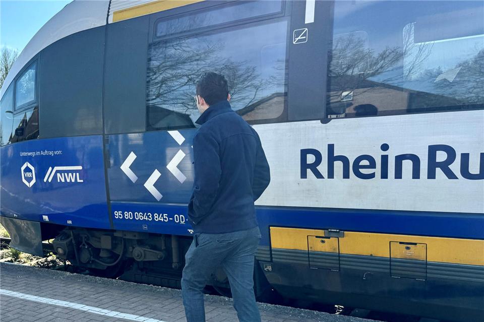 Der RE 14 verbindet wieder Borken mit Essen. Über Wochen hatten die Züge nicht die gesamte Strecke bedient.