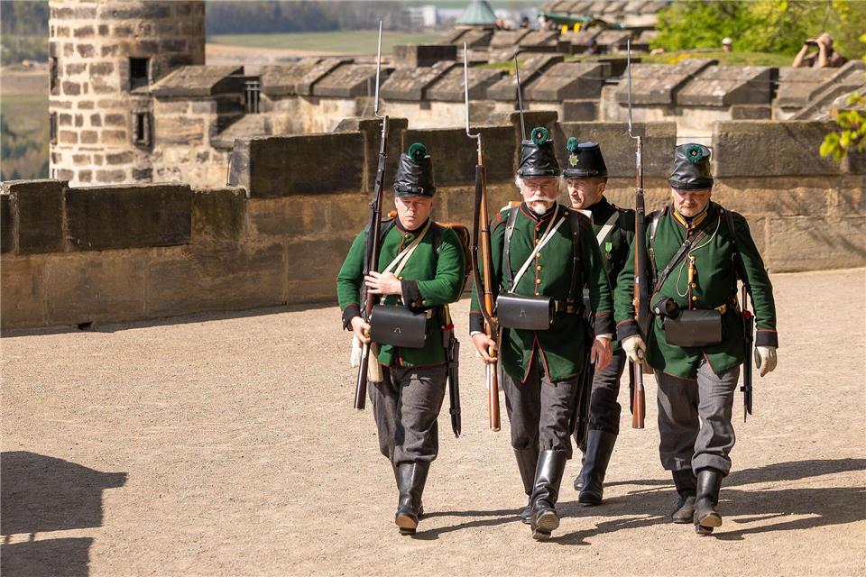 Der Radebeuler Verein stellt die Szenen mit hohem Anspruch an historische Genauigkeit nach.Jürgen Lösel/dpa
