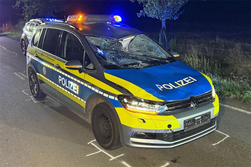 Der Radfahrer wurde von einem Streifenwagen der Polizei erfasst und tödlich verletzt. (Archivbild)Silvio Dietzel/dpa