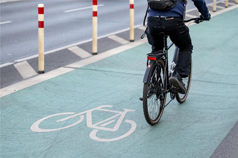 Der Radwegeausbau kam in Berlin in den vergangenen Jahren schleppend voran. (Archivbild)Fabian Sommer/dpa
