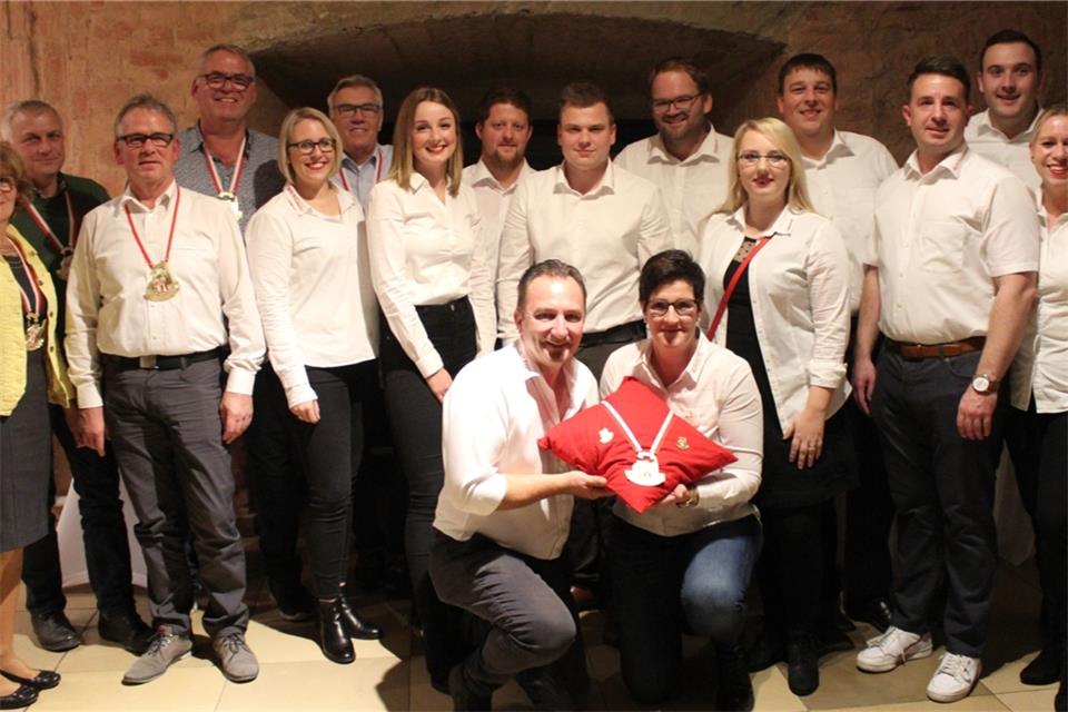 Der Raesfelder Carnevalsverein präsentiert die neuen Orden für die Session 2019/2020.