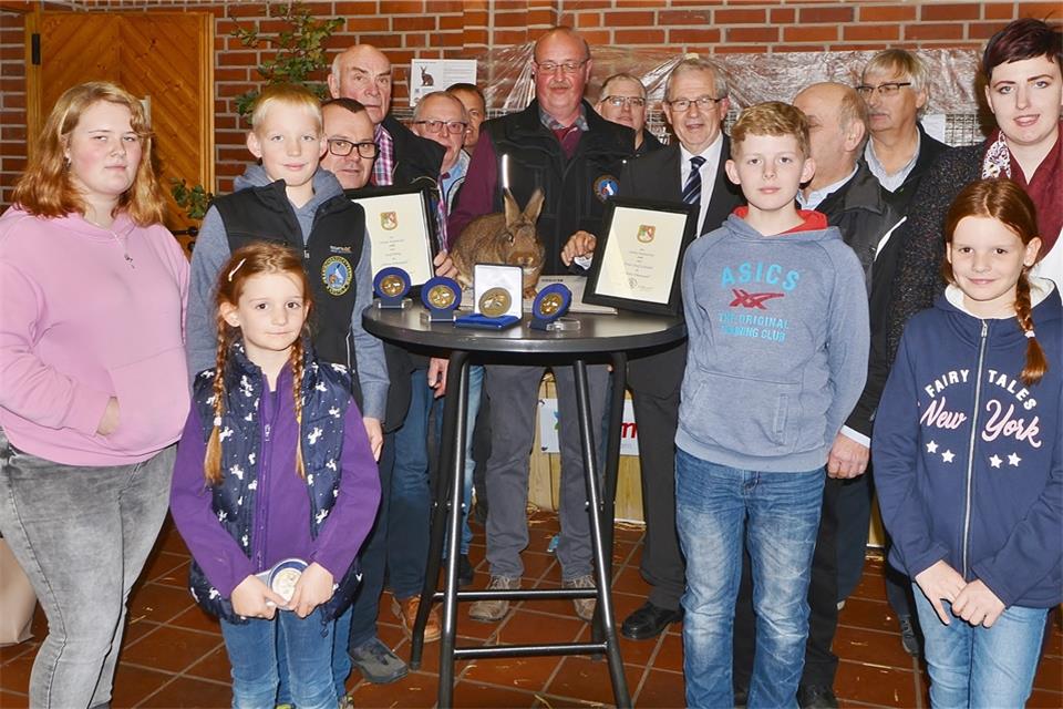Der Raesfelder Kaninchenzuchtverein hat Vereinsmeister ausgezeichnet und Mitglieder geehrt.