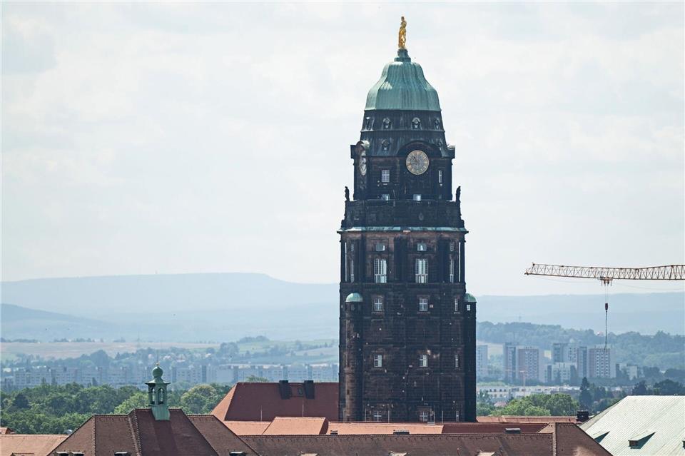 Der Rathausturm war 12 Jahre lang für Besucher geschlossen. (Archivbild)Sebastian Kahnert/dpa