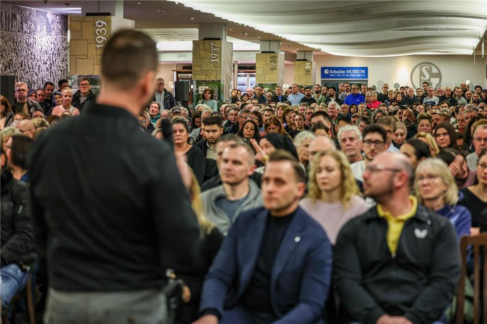 Der Rechtsanwalt Daniel Kuhlmann will voraussichtlich an diesem Freitag oder Anfang nächster Woche beim Landgericht Essen die ersten Klagen gegen die Bank einreichen.Christoph Reichwein/dpa