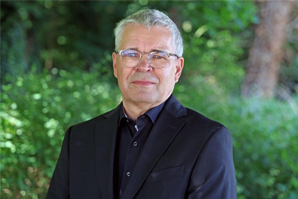 Weder Buchen noch Eichen - Was tun, wenn es blitzt? Der Rechtsmediziner Fred Zack beschäftigt sich seit rund 30 Jahren mit Blitzen und den gesundheitlichen Folgeschäden für den Menschen. Bernd W�stneck/dpa