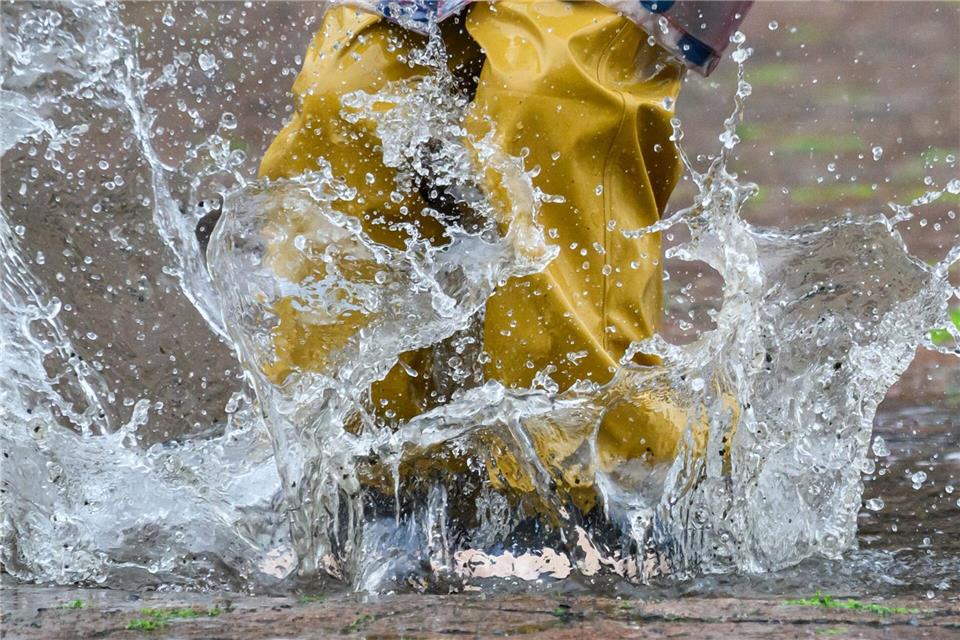 Der Regen zieht auch am Mittwoch noch über weite Teile Baden-Württembergs hinweg. (Archivbild)Robert Michael/dpa