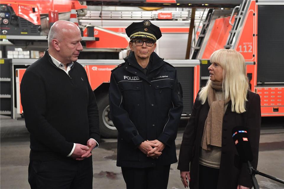 Der Regierende Bürgermeister Wegner, Polizeipräsidentin Slowik Meisel und Senatorin Spranger zeigten zu Beginn der Silvesternacht Präsenz.Paul Zinken/dpa
