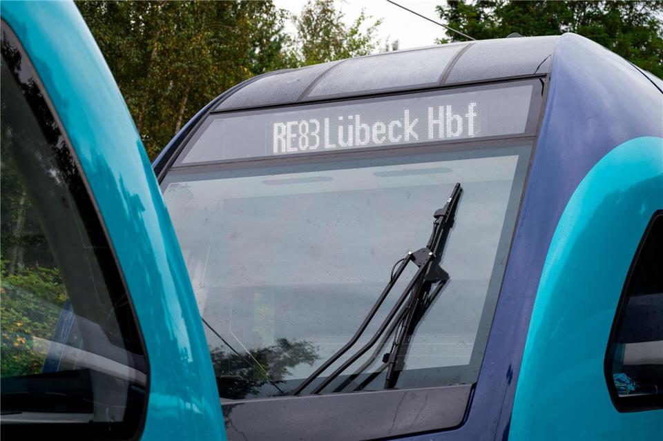 Der Regionalverkehr normalisiert sich nach dem Wintersturm langsam. Erixx fährt wieder nach Fahrplan. (Archivbild)Daniel Bockwoldt/dpa