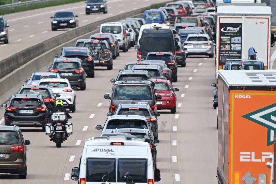 Der Reiseverkehr hat in Niedersachsen und Bremen für Staus gesorgt. (Symbolbild)Julian Stratenschulte/dpa