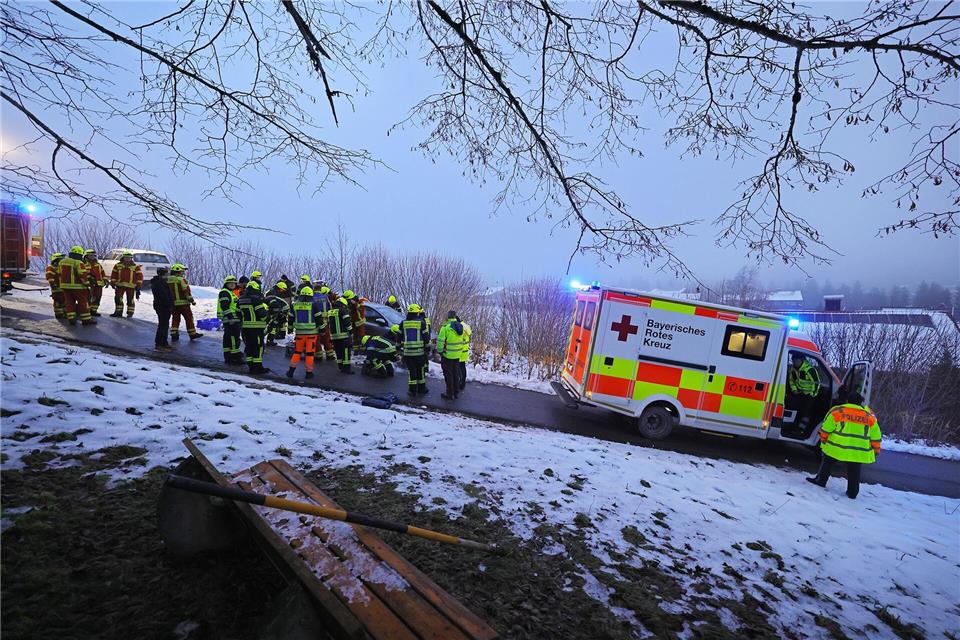 Der Rettungsdienst brachte den Leichtverletzten in ein Krankenhaus. Markus Leitner/BRK BGL/dpa