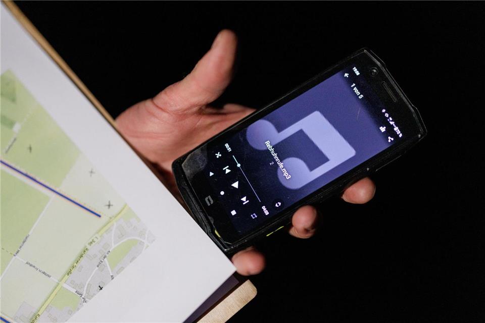 Der Revierruf des männlichen Rebhuhns wird für die Zählung der Wildtiere genutzt. Hähne in den Feldern erwidern diesen Ruf. David Ebener/dpa