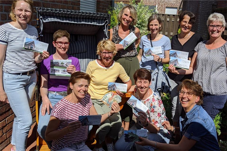 Der Rhader Frauenstammtisch „Ziemlich beste Freunde“ hat bereits Anteile gezeichnet.