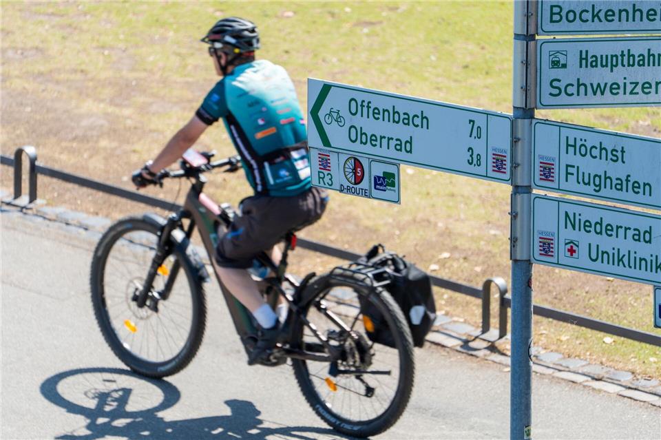 Der Rhein-Main-Kinzig-Radweg verläuft von Rüdesheim am Rhein über Frankfurt am Main und Fulda bis nach Tann in der Rhön. Andreas Arnold/dpa