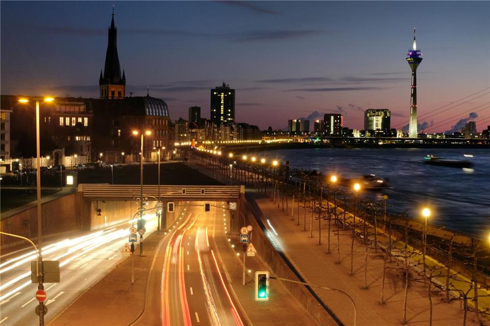 Der Rheinufertunnel bleibt für vier Wochen gesperrt. (Archivbild)Martin Gerten/dpa