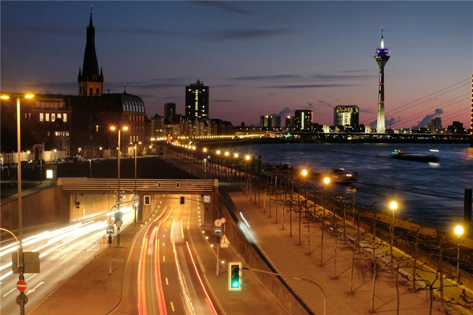 Der Rheinufertunnel wird für vier Wochen gesperrt. (Archivbild)Martin Gerten/dpa