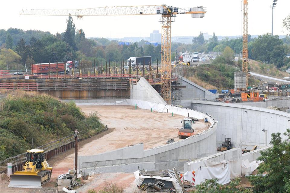 Der Riederwaldtunnel in Frankfurt wird voraussichtlich nicht, wie eigentlich geplant, im Jahr 2033 fertig. (Archivbild)Arne Dedert/dpa