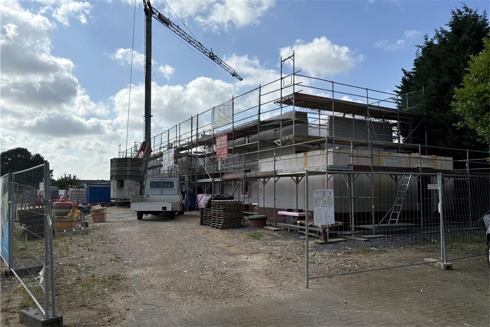 Der Rohbau der neuen Flüchtlingsunterkunft an der Dorstener Straße ist fast fertig.
