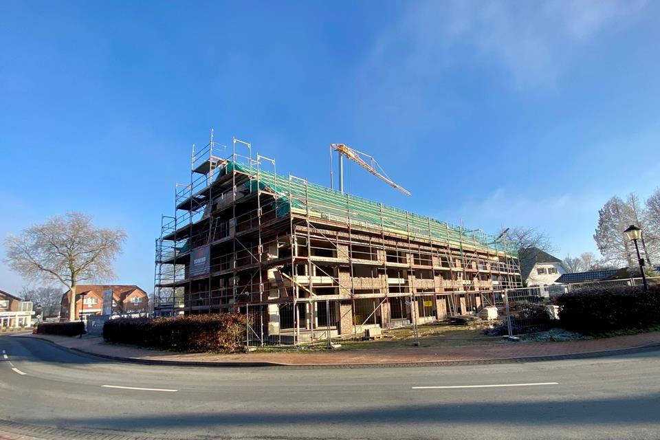Der Rohbau des Mehrfamilienhauses an der Schermbecker Straße ist fertiggestellt.