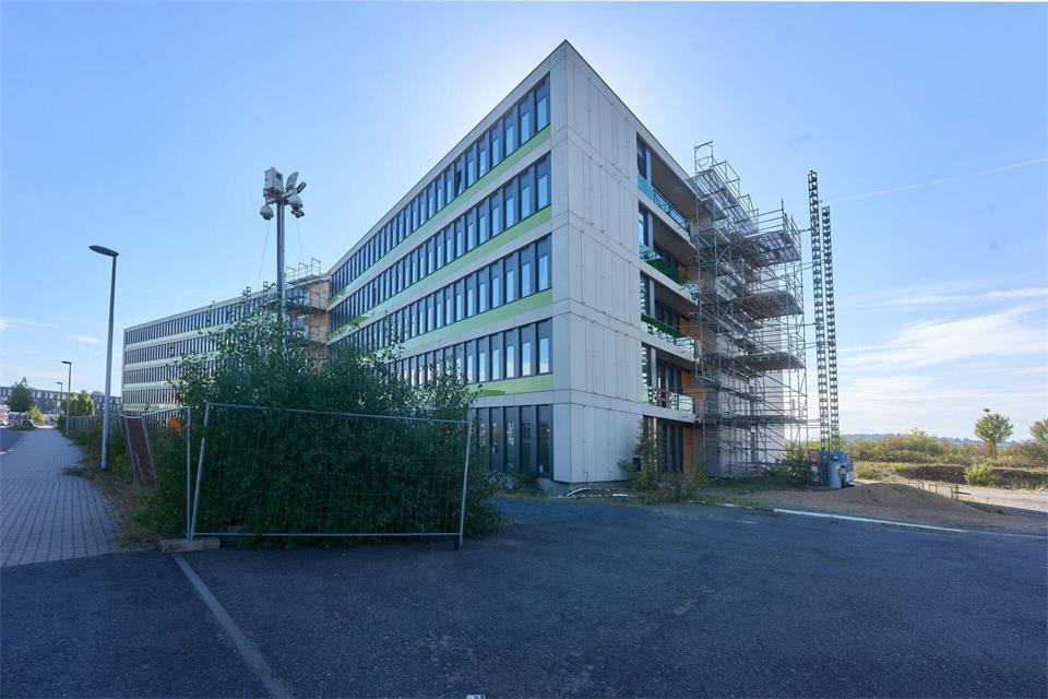 Der Rohbau ist schon viele Jahre fertig. Aber noch ist kein Ende des Projekts in Sicht. Thomas Frey/dpa
