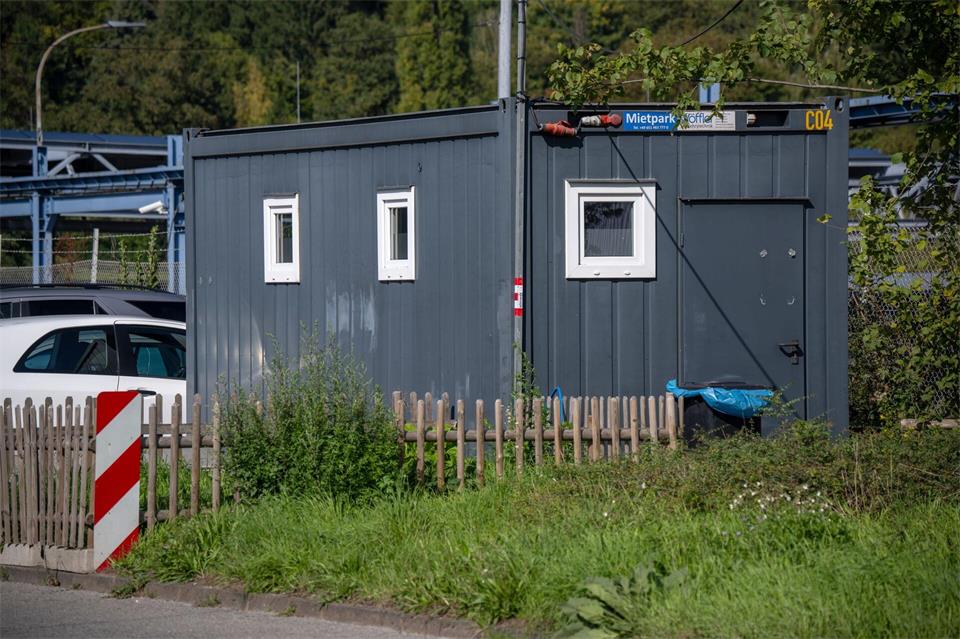 Der Rotlicht-Container in einem Trierer Gewerbegebiet ist inzwischen wieder abgebaut worden. (Archivbild)Harald Tittel/dpa