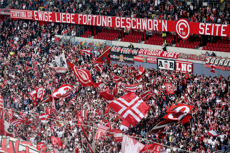 Der Rückhalt der Fans ist in Düsseldorf trotz des Abstiegs groß. (Archivbild)Roland Weihrauch/dpa