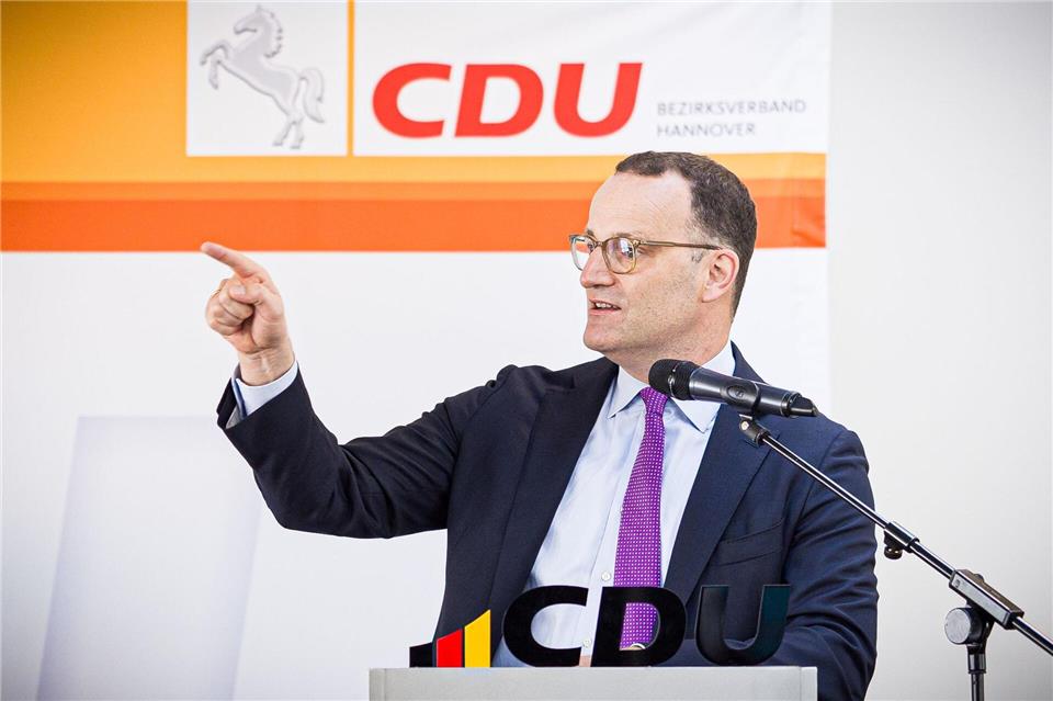 Der Rücktritt von Jens Spahn wird kontrovers diskutiert. (Archivbild)Moritz Frankenberg/dpa