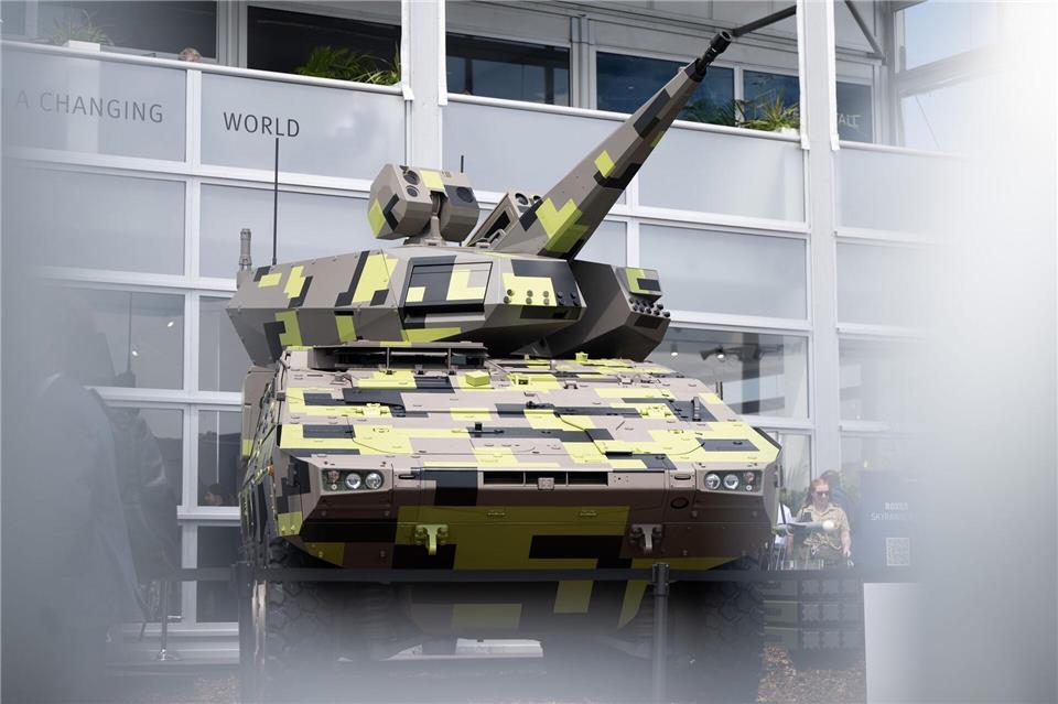 Der Rüstungskonzern MBDA will den Flugabwehrpanzer Skyranger 30 für die Bundeswehr mit einer speziellen Drohnenabwehr ausstatten. (Archivfoto)Sebastian Gollnow/dpa