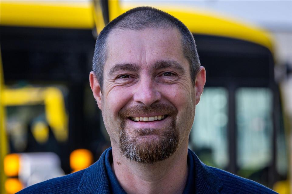 Der Rufbus-Pionier von Mecklenburg-Vorpommern, VLP-Chef Stefan Lösel, arbeitet an einer neuen Rufbus-Welt mit autonomen Fahrzeugen. (Archivbild)Jens Büttner/dpa