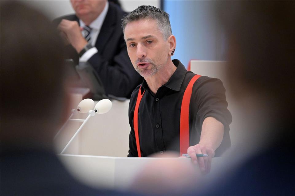 SPD-Innenpolitiker für Bund-Länder-Zentrum zur Drohnenabwehr Der SPD-Innenpolitiker Uwe Adler dringt auf klare rechtliche Rahmenbedingungen zur Drohnenabwehr. (Archivbild)Michael Bahlo/dpa