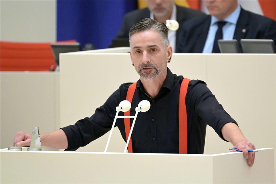 Der SPD-Landtagsabgeordnete Adler begründet, warum das Dunkelfeld der Kriminalität stärker ausgeleuchtet werden soll. (Archivbild)Michael Bahlo/dpa