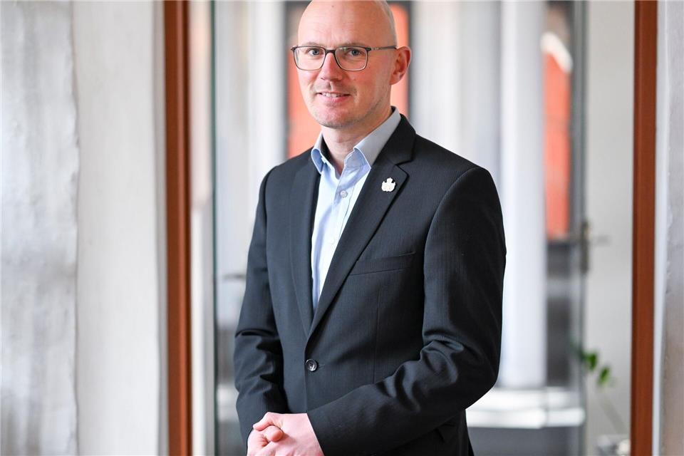 Der SPD-Politiker Daniel Keip trat Anfang März sein Amt als Oberbürgermeister von Brandenburg an der Havel an. (Archivbild)Jens Kalaene/dpa