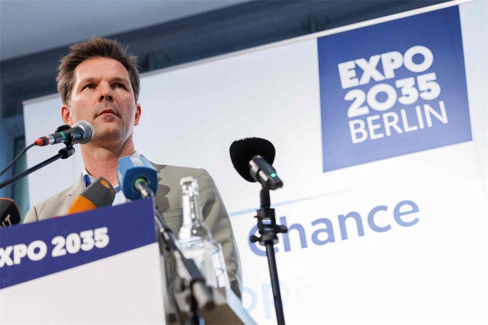 Der SPD-Spitzenkandidat Krach ist wegen der Ermittlungen im Wahlkampf unter Druck geraten. Carsten Koall/dpa