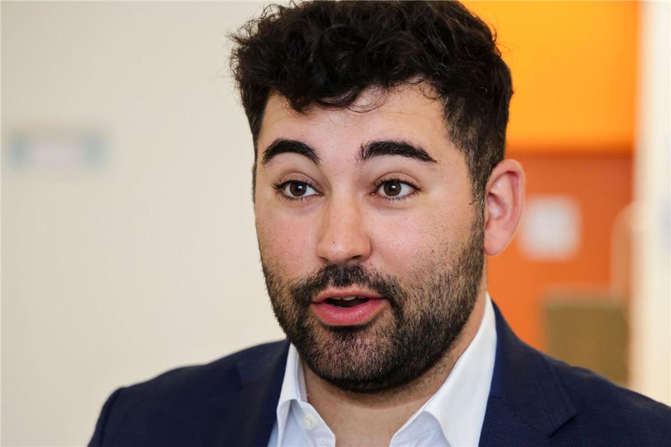 Der SPD-Wirtschaftspolitiker Kianusch Stender kritisiert ein Vorgehen der Landesregierung im Fall Northvolt. (Archivbild)Frank Molter/dpa