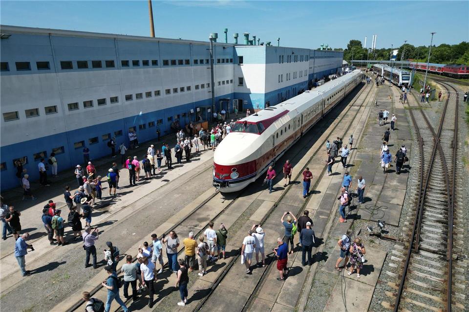 Der SVT Görlitz stand im Mittelpunkt des Tages der offenen Tür in Halberstadt.Matthias Bein/dpa