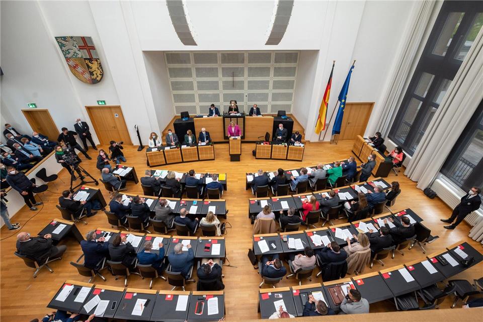 Der Saar-Landtag berät auch über politische Bildung. (Archivbild)Harald Tittel/dpa