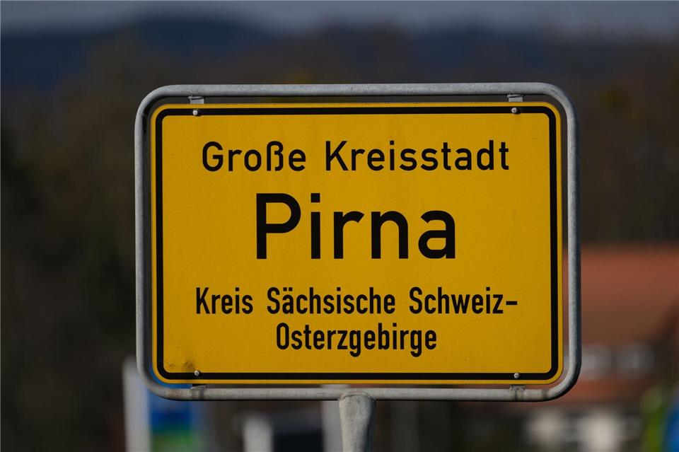 Der Sächsische Förderpreis für Demokratie geht in diesem Jahr nach Pirna. Ausgezeichnet wurde die Initiative Solidarisches Pirna (Symbolbild)Robert Michael/dpa