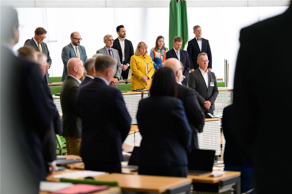Der Sächsische Landtag hat eine Gedenkminute für die Opfer jüngster Gewalttaten in Leipzig und Neustadt eingelegt. Robert Michael/dpa