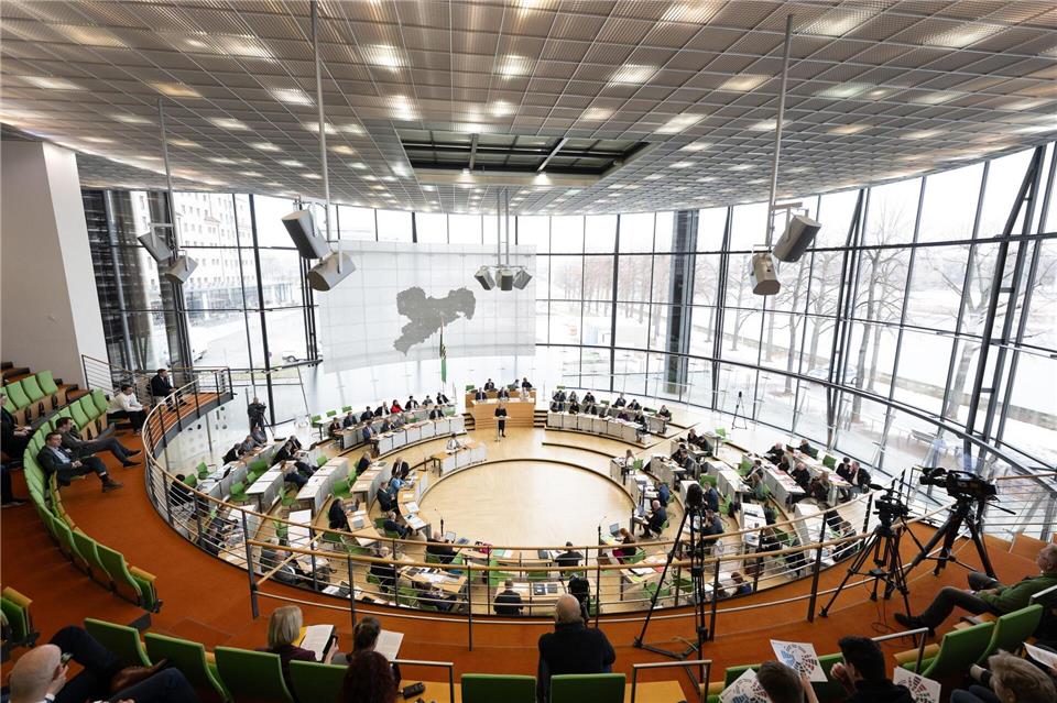 Der Sächsische Landtag hatte am Donnerstag mit Technikproblemen zu kämpfen.Sebastian Kahnert/dpa