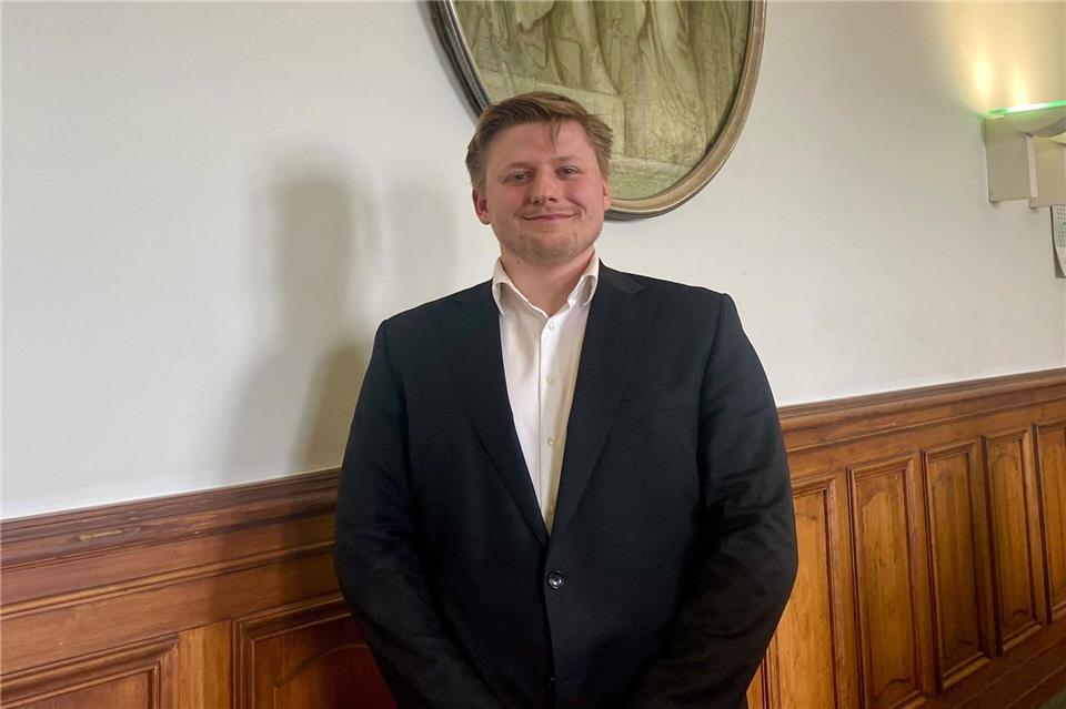 Der Satiriker Sebastian Hotz alias El Hotzo vor dem Urteilsspruch im Kammergericht Berlin.Torsten Holtz/dpa