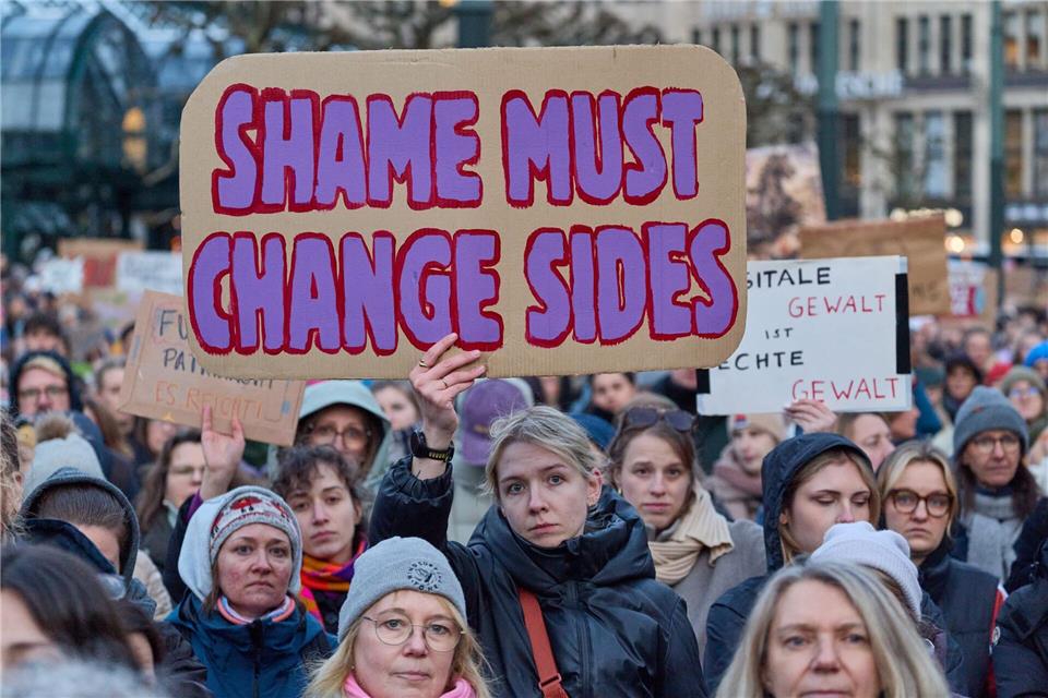 Der Satz „Die Scham muss die Seiten wechseln“ stammt von der Französin Gisèle Pelicot. (Archivbild)Georg Wendt/dpa