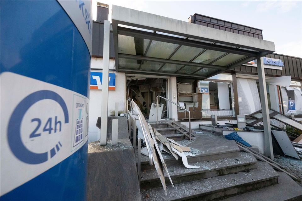 Der Schaden nach der Sprengung eines Geldautomaten ist enorm.Marijan Murat/dpa