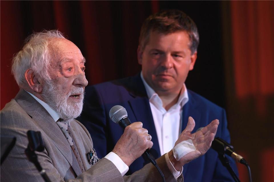 Der Schauspieler Dieter Hallervorden unterstützt Sachsen-Anhalts Ministerpräsidenten und CDU-Spitzenkandidaten Sven Schulze im Wahlkampf. Das blieb jedoch nicht ohne Irritationen. (Archivbild)Klaus-Dietmar Gabbert/dpa