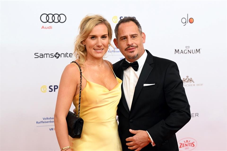 Bleibtreu noch einmal Vater? „Kann mir das vorstellen“ Der Schauspieler Moritz Bleibtreu und seine Frau Saskia de Tschaschell beim 48. Deutschen Filmball.