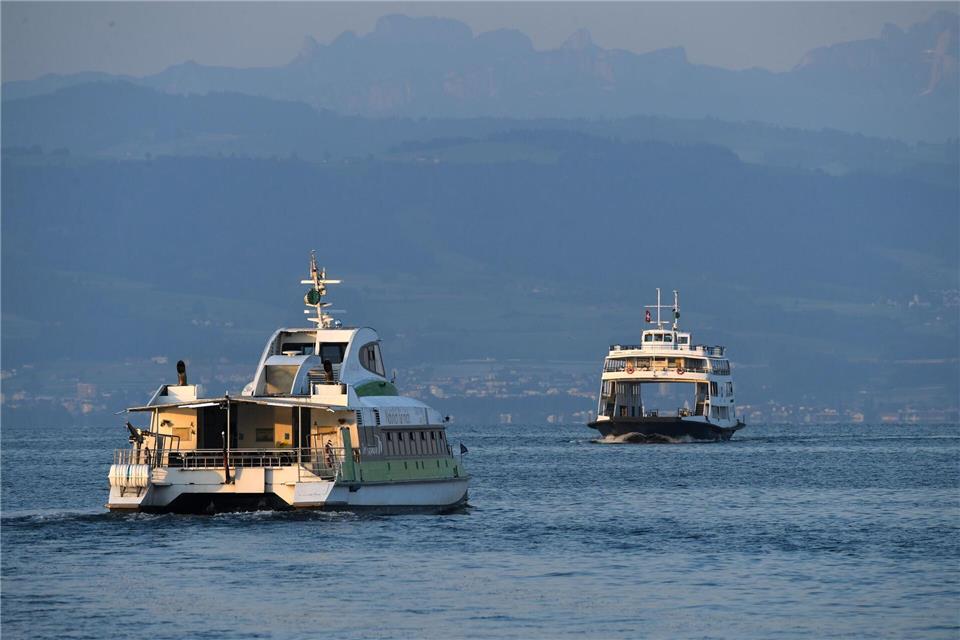 Der Schiffsverkehr im Konstanzer Hafen läuft normal weiter. (Symbolbild)Felix Kästle/dpa