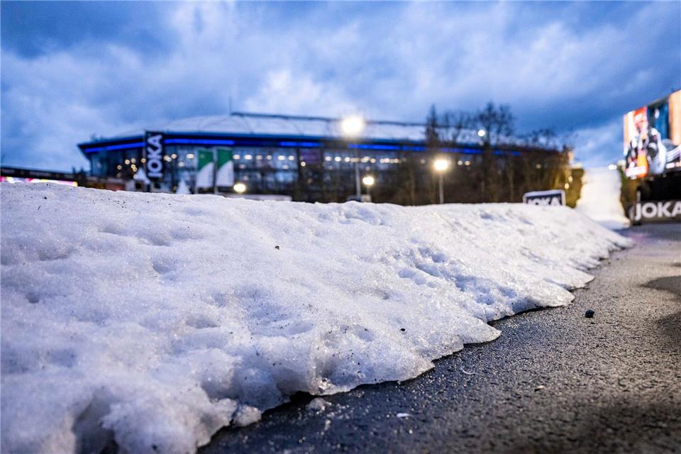 Der Schnee für die Strecke kommt aus einer Skihalle. (Archivbild) David Inderlied/dpa