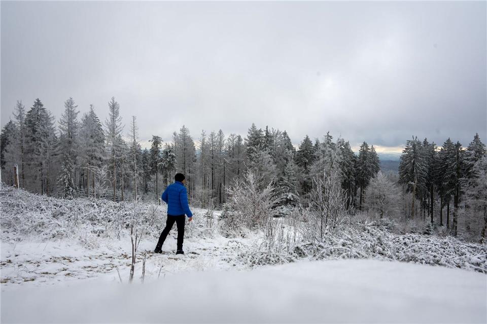 Der Schnee zieht erste Freizeitsportler an. Harald Tittel/dpa