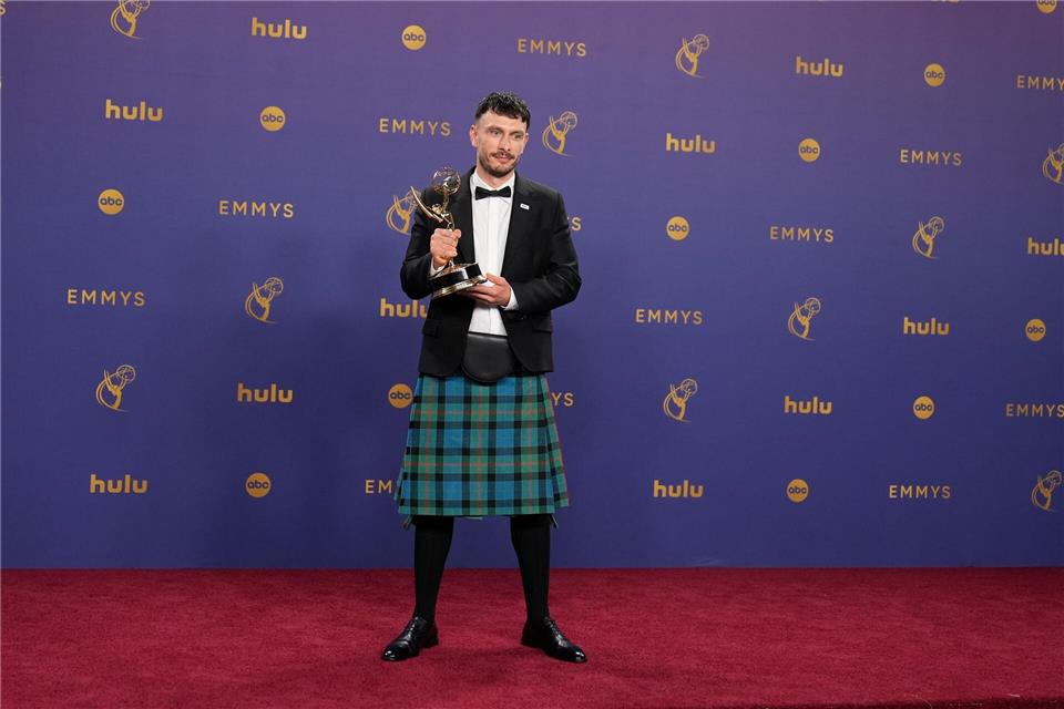 Der Schotte Richard Gadd bei den Emmy Awards 2024, als er mit „Rentierbaby“ Preise gewann.Jae C. Hong/Invision/AP/dpa