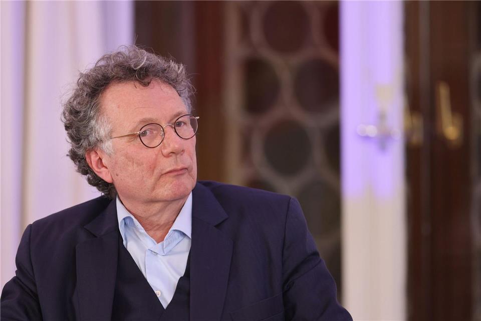 Der Schriftsteller Ingo Schulze kommt 2026 als Poetikprofessor nach Bamberg – im Gepäck hat der 1962 Geborene auch sein neuestes Werk. (Archivbild)Jan Woitas/dpa