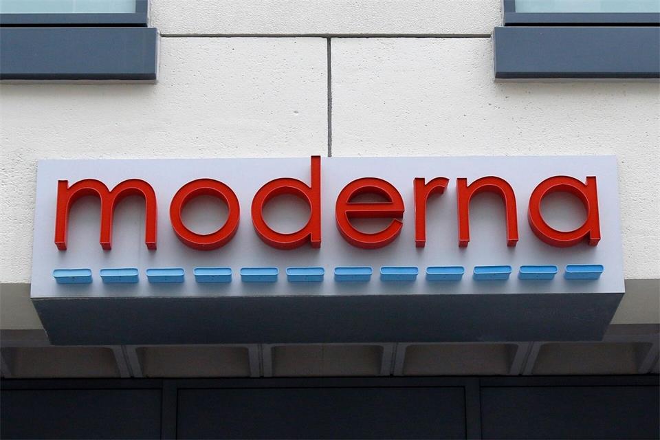 Der Schriftzug „moderna“ am Eingang eines Gebäudes des US-Unternehmens. (Archivbild)Bill Sikes/AP/dpa