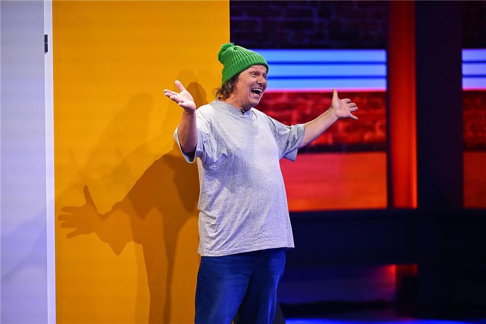 Der Schrotthändler und Realitystar Manni Ludolf mischt sich unter die Kandidaten der ProSieben-Show „Deutschlands dümmster Promi“.-/Joyn/dpa